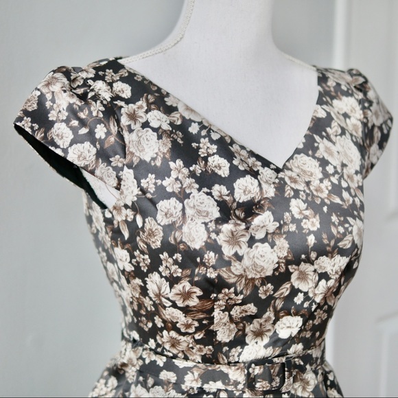 NWT Gal Meets Glam Floral Print Dress - Picture 5 of 9